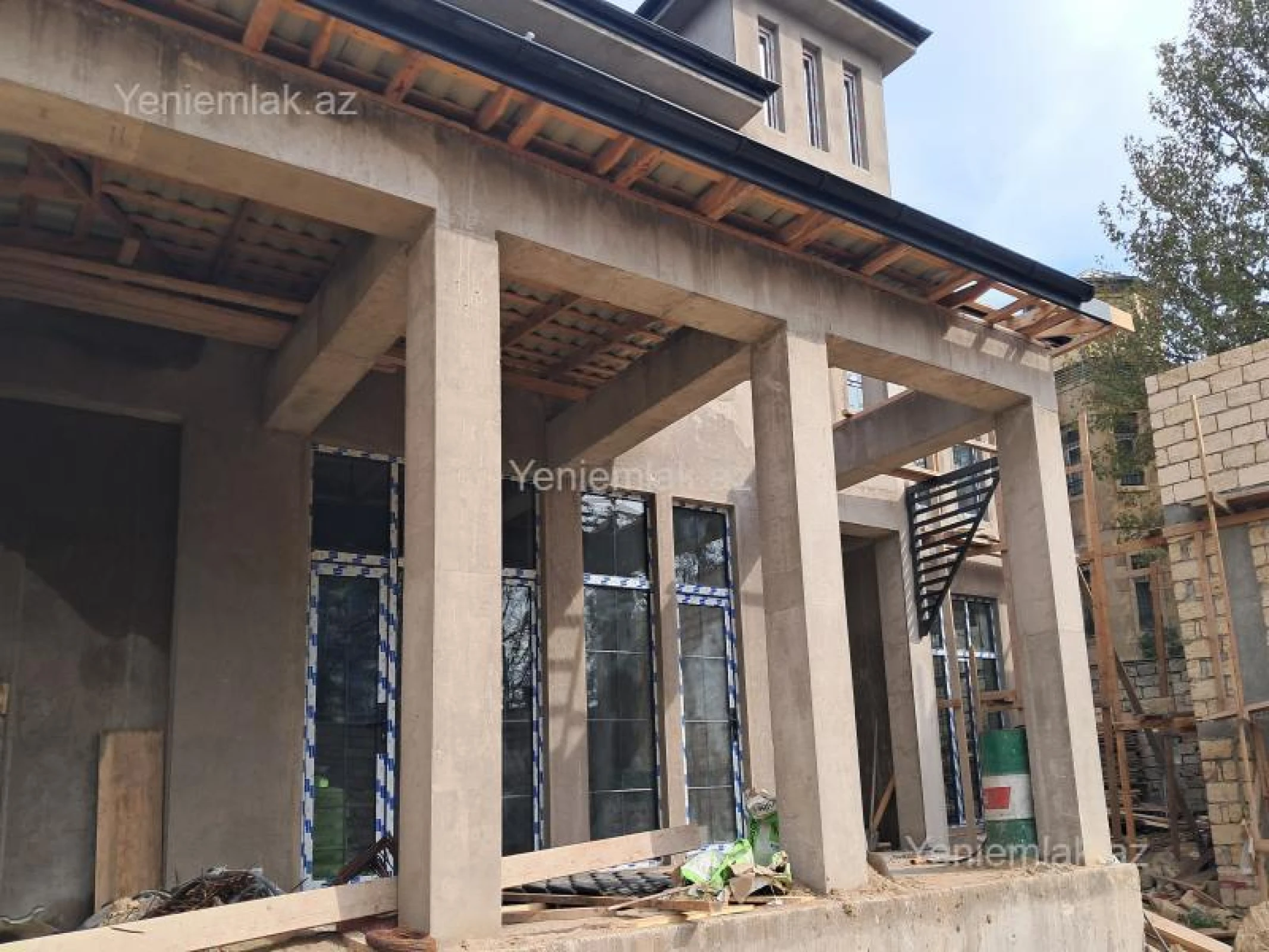 Satılır 6 otaqlı həyət evi 300 m²