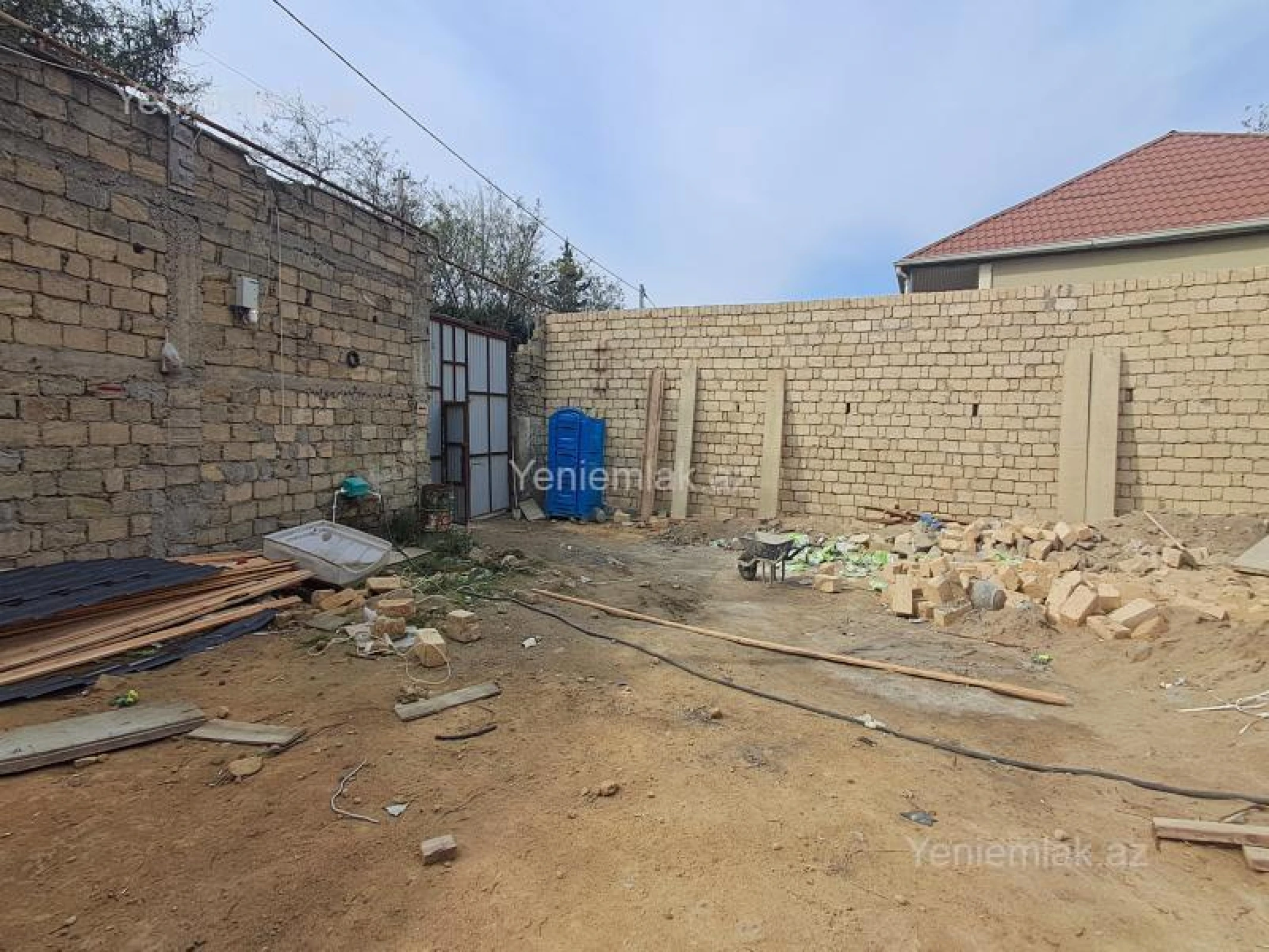 Satılır 6 otaqlı həyət evi 300 m²