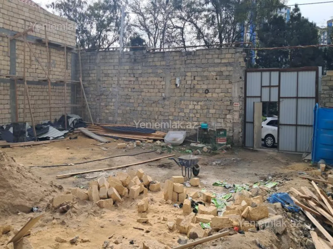 Satılır 6 otaqlı həyət evi 300 m²