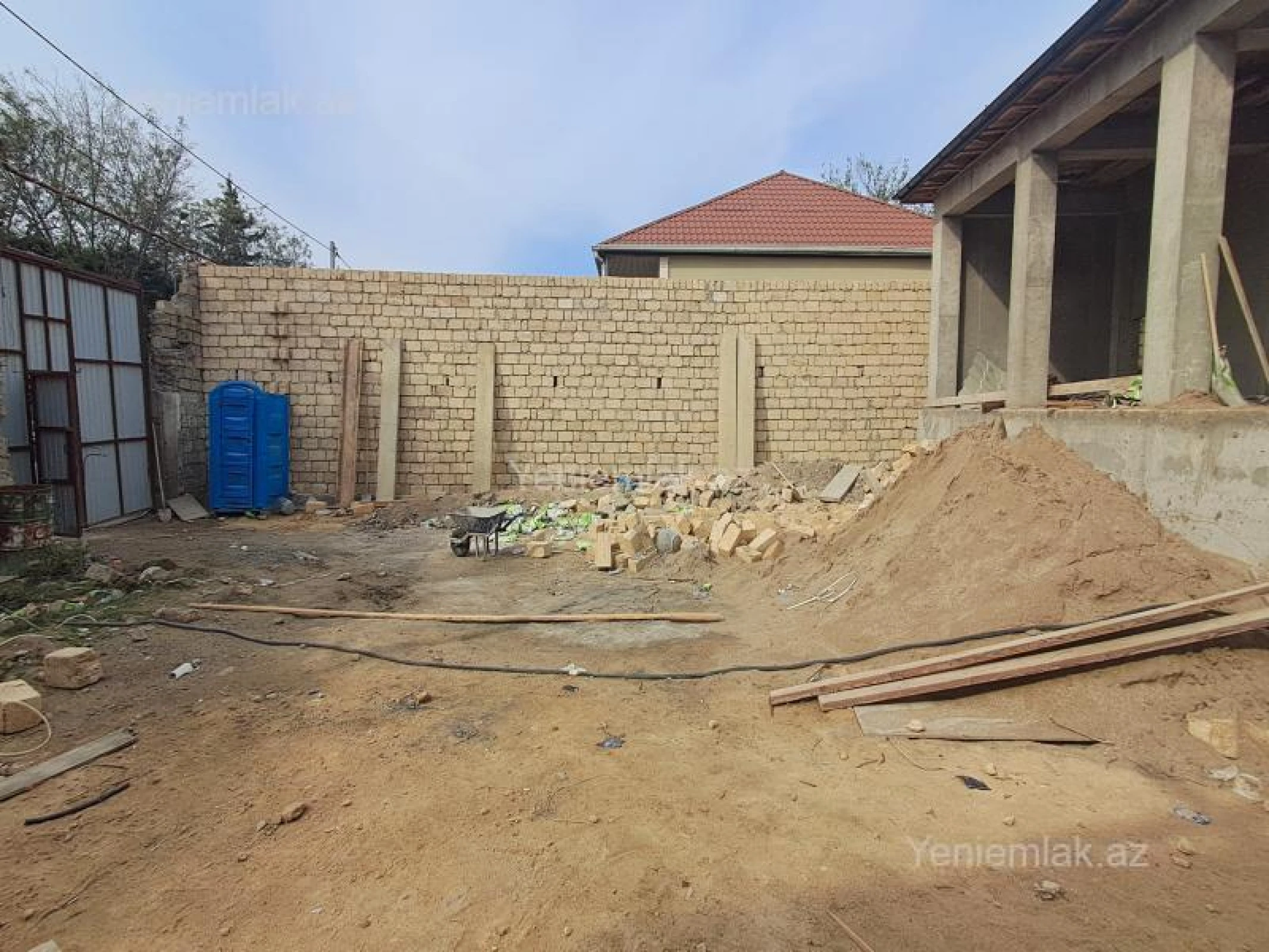 Satılır 6 otaqlı həyət evi 300 m²