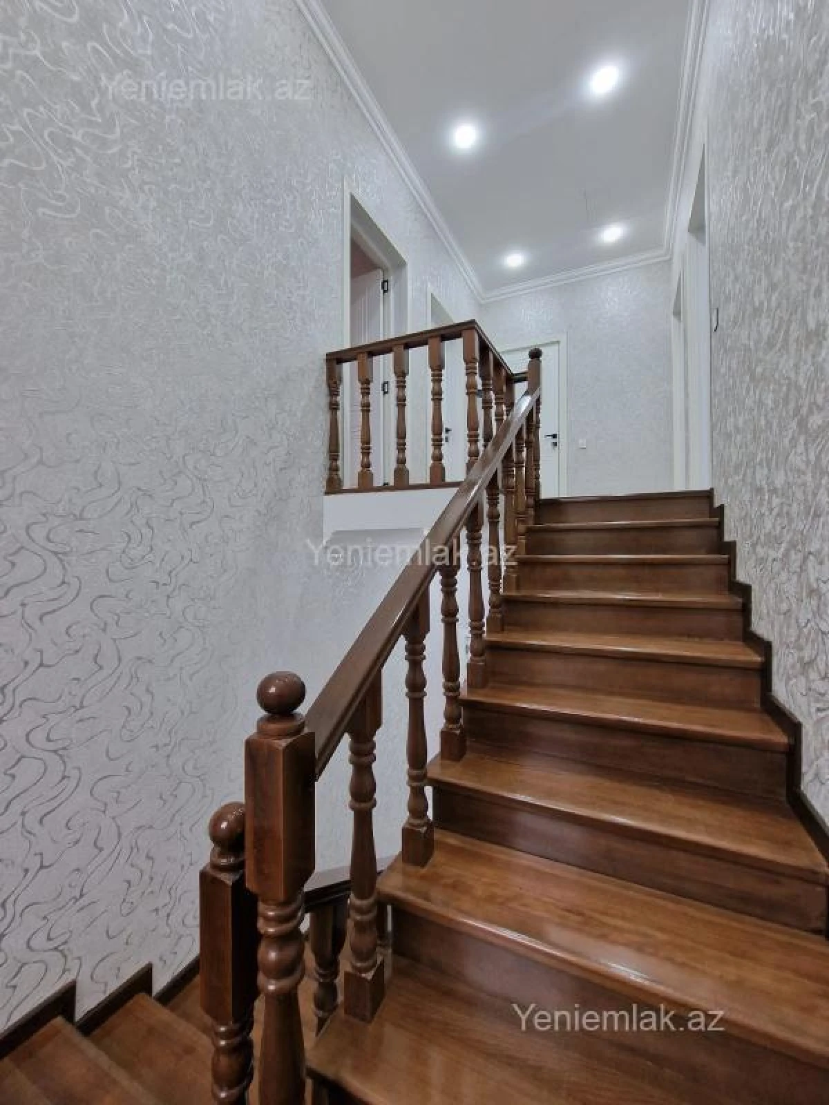 Satılır 5 otaqlı həyət evi 185 m²