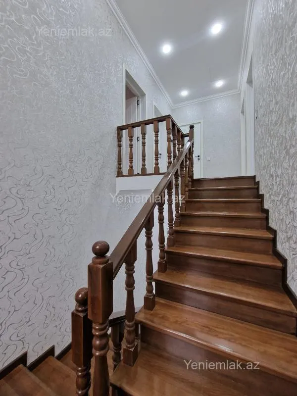 Satılır 5 otaqlı həyət evi 185 m²