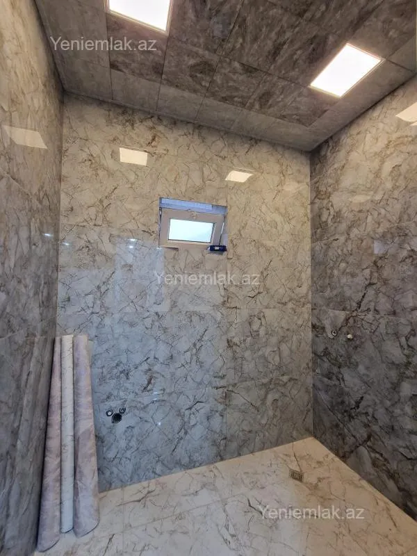 Satılır 5 otaqlı həyət evi 185 m²