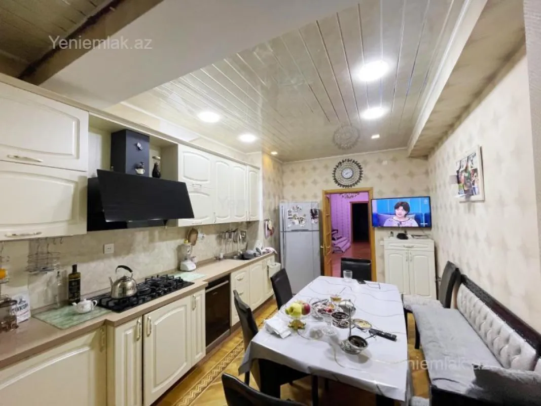 Satılır 4 otaqlı yeni tikili 175 m²