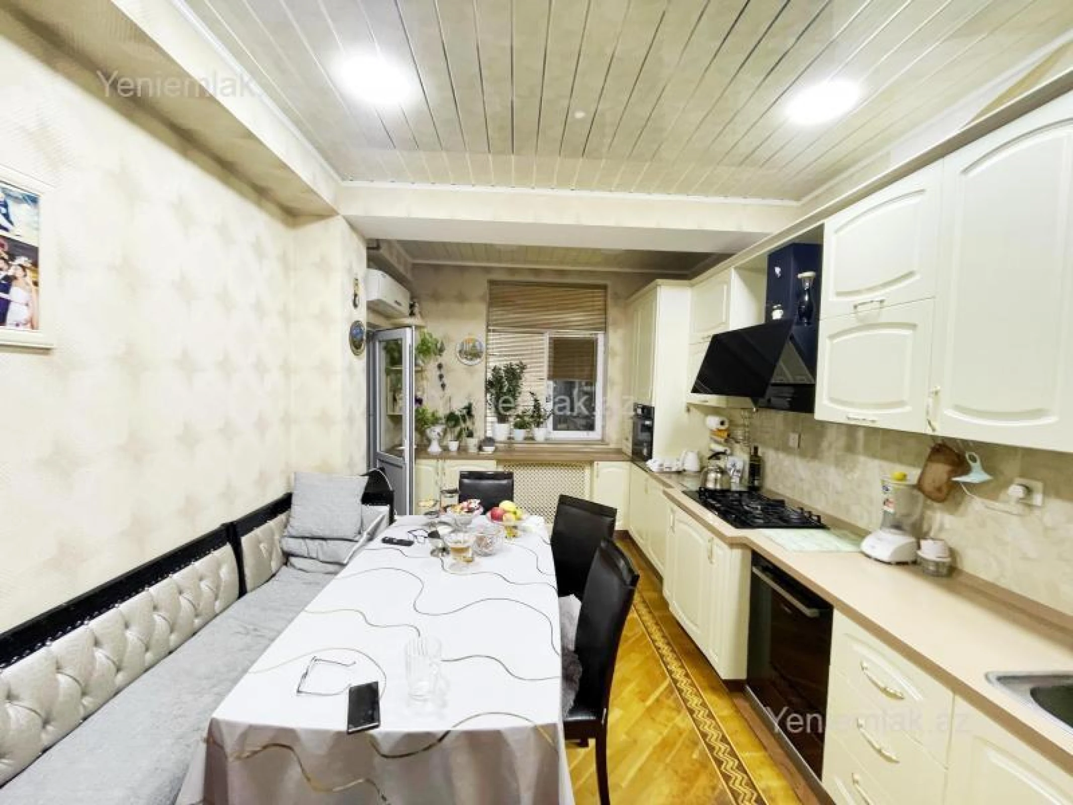 Satılır 4 otaqlı yeni tikili 175 m²