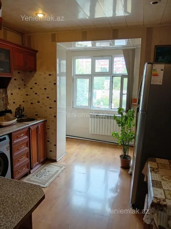 Satılır 4 otaqlı köhnə tikili 80 m²