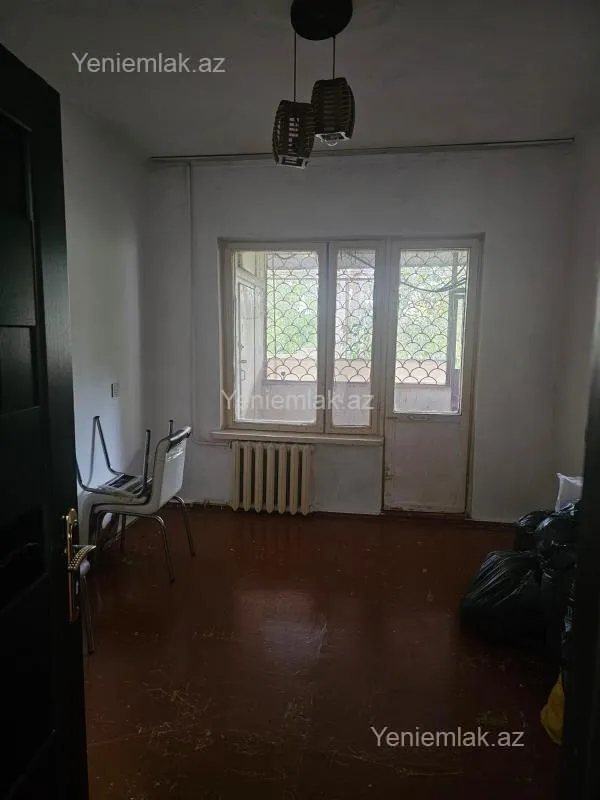 Satılır 2 otaqlı köhnə tikili 65 m²