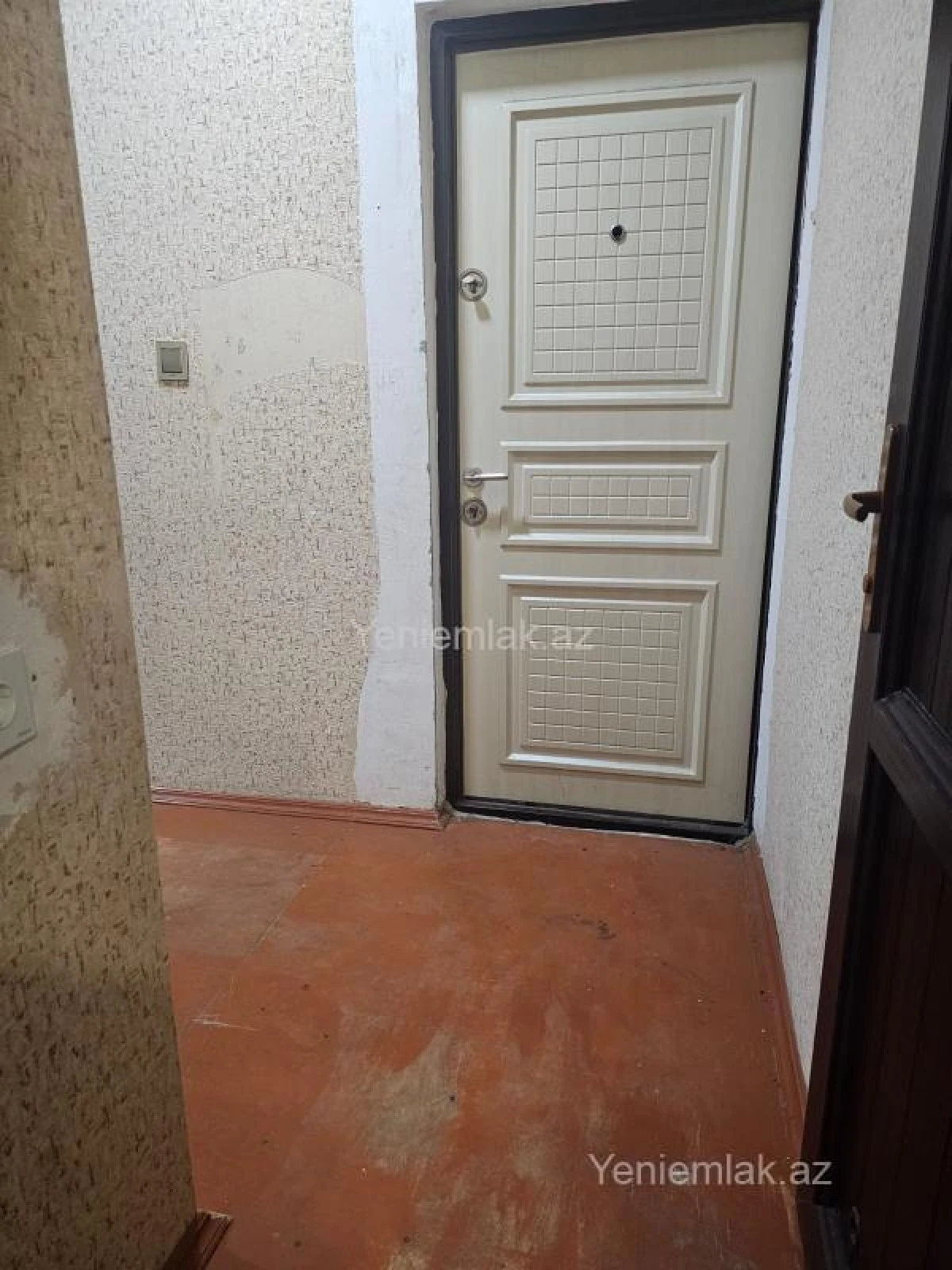 Satılır 2 otaqlı köhnə tikili 65 m²