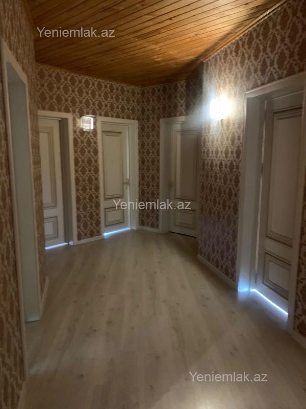 Satılır 5 otaqlı həyət evi 228 m²