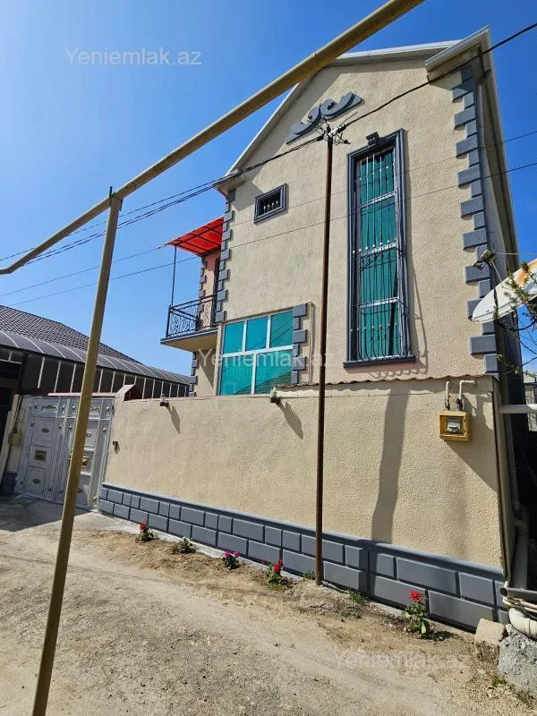 Satılır 4 otaqlı həyət evi 140 m²