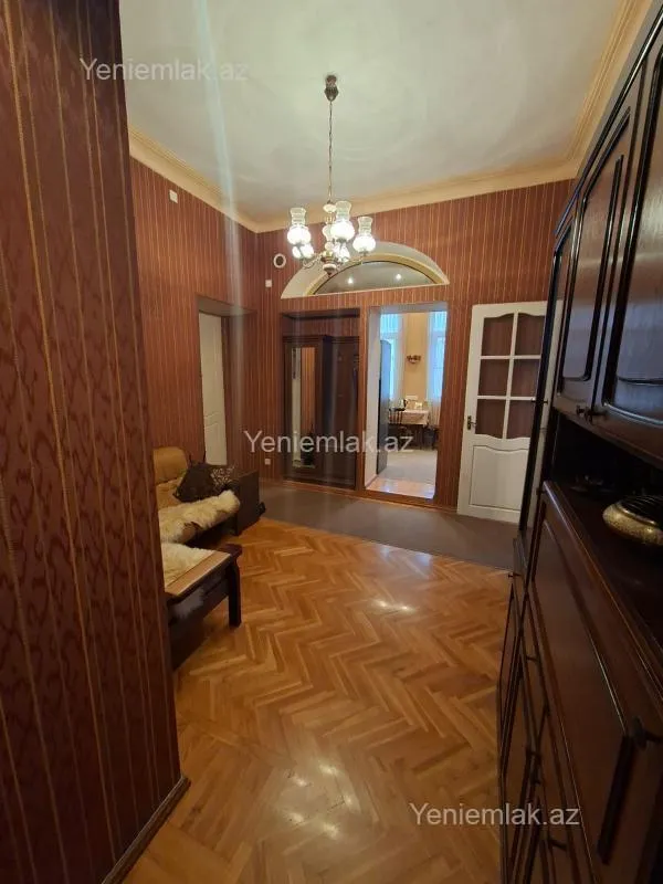Satılır 3 otaqlı köhnə tikili 90 m²