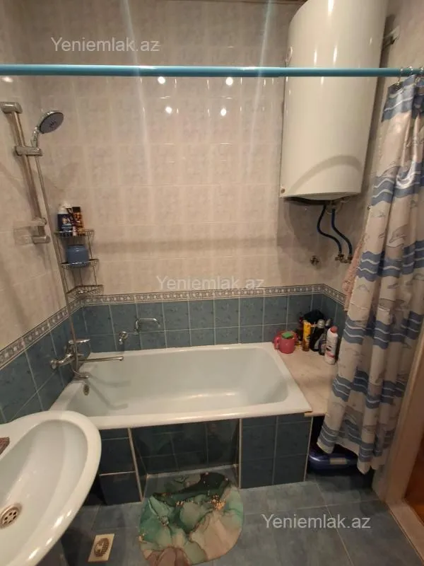 Satılır 3 otaqlı köhnə tikili 90 m²