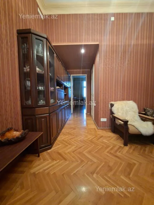Satılır 3 otaqlı köhnə tikili 90 m²