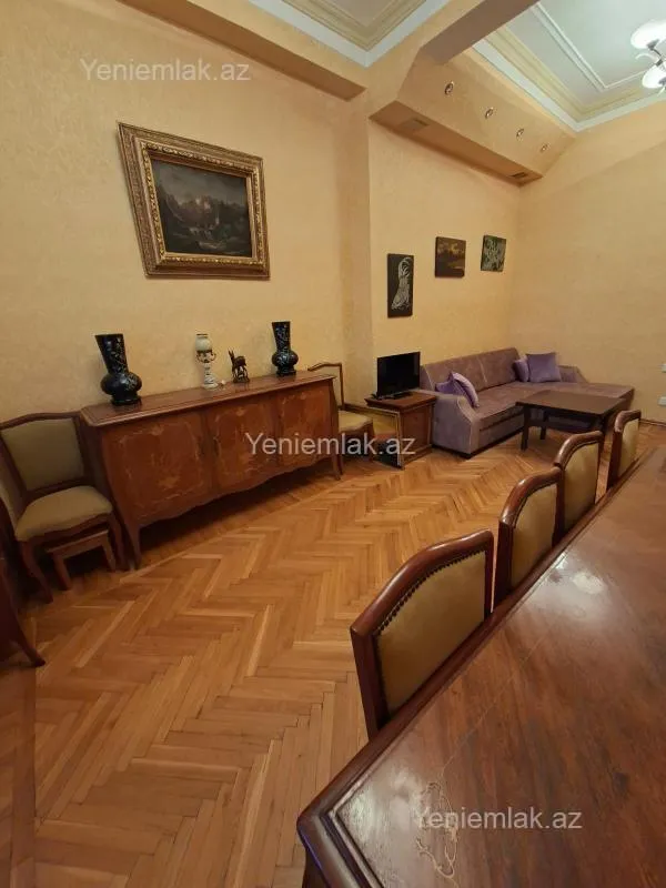 Satılır 3 otaqlı köhnə tikili 90 m²