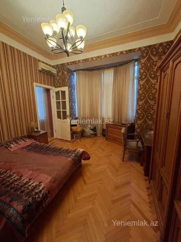 Satılır 3 otaqlı köhnə tikili 90 m²