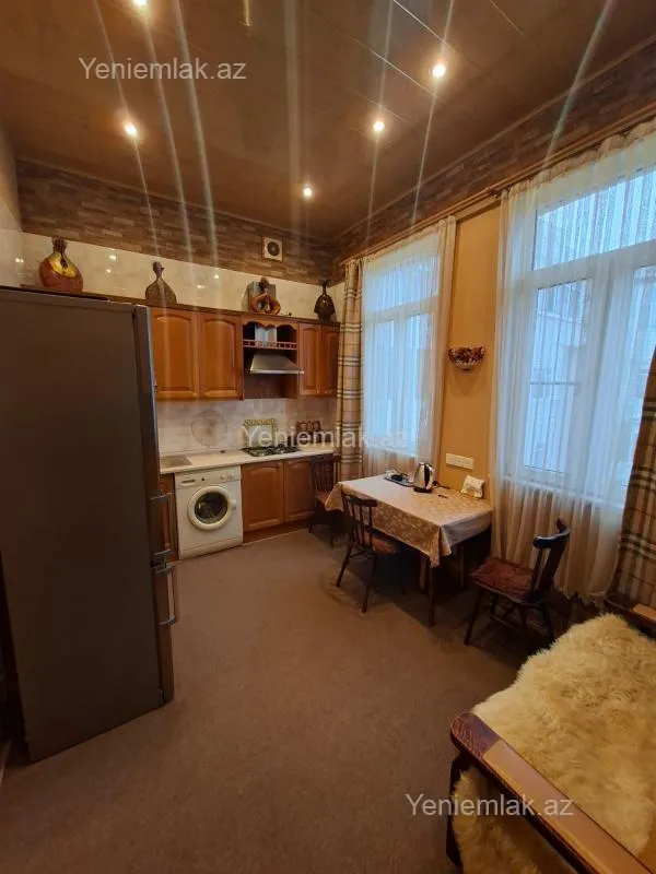 Satılır 3 otaqlı köhnə tikili 90 m²