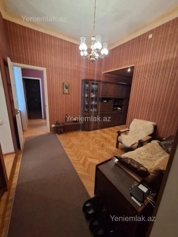 Satılır 3 otaqlı köhnə tikili 90 m²