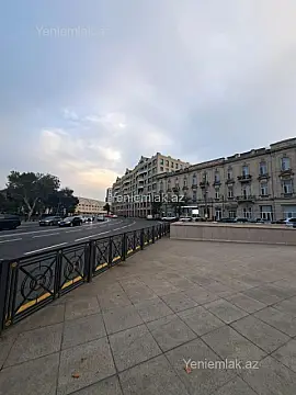 Satılır 3 otaqlı köhnə tikili 90 m²