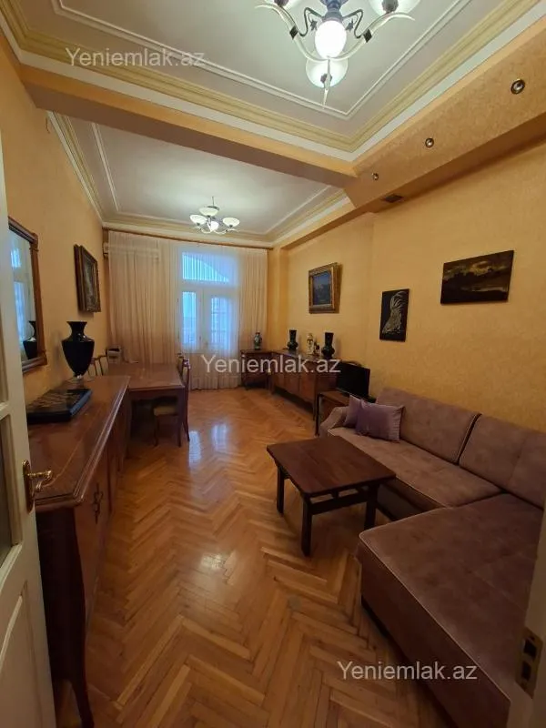 Satılır 3 otaqlı köhnə tikili 90 m²