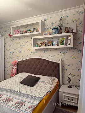 Satılır 4 otaqlı köhnə tikili 100 m²