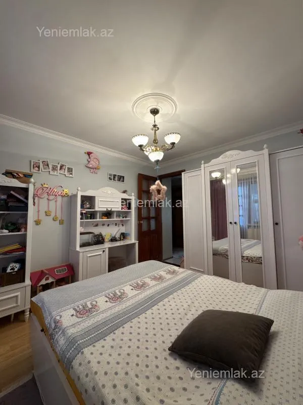 Satılır 4 otaqlı köhnə tikili 100 m²