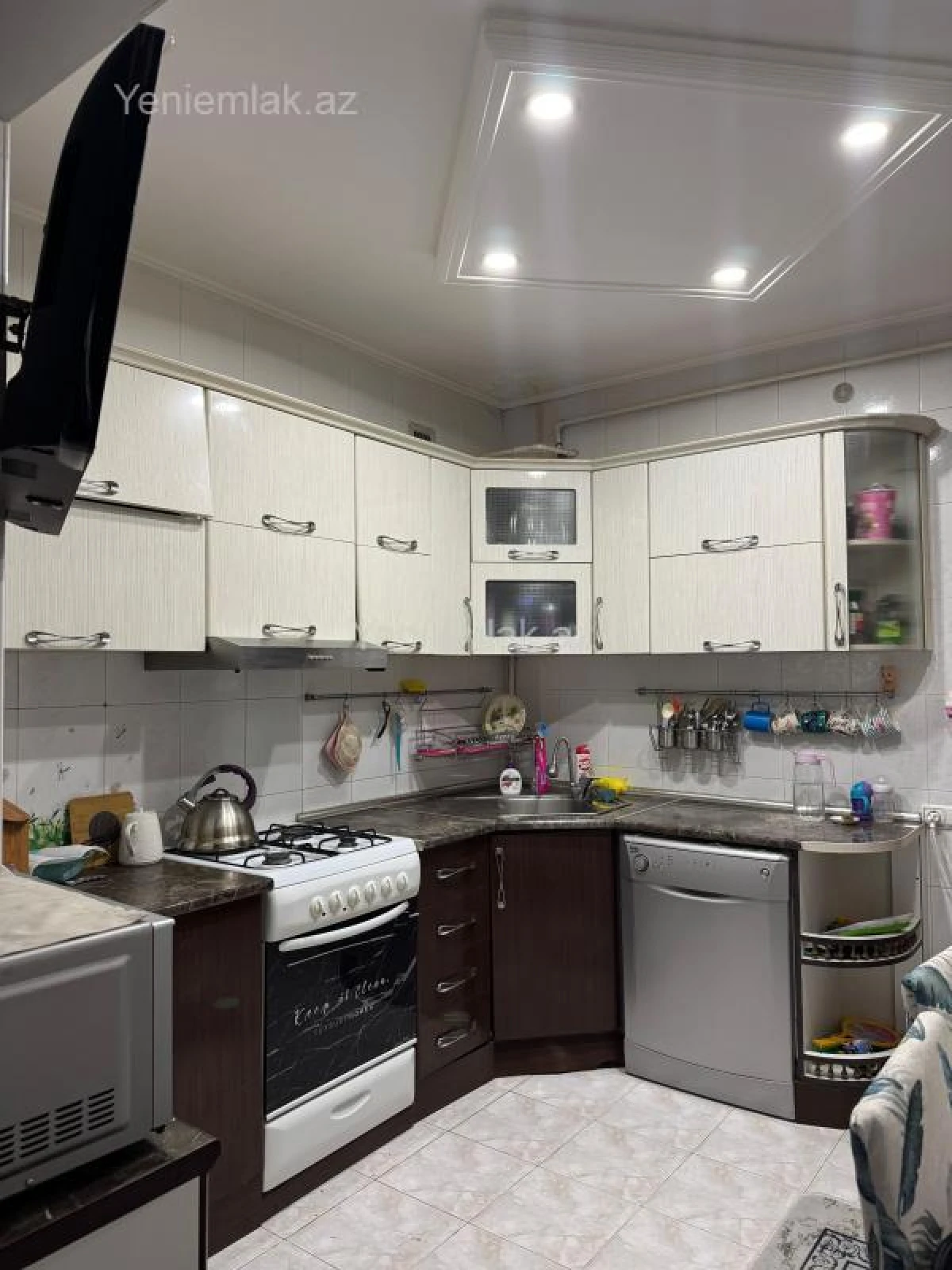 Satılır 4 otaqlı köhnə tikili 100 m²