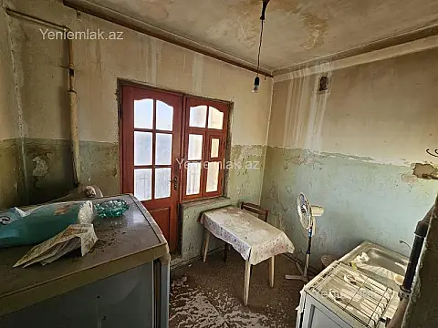 Satılır 1 otaqlı köhnə tikili 35 m²