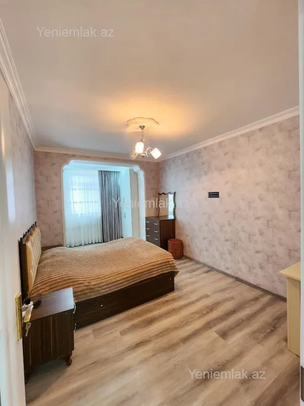 Satılır 5 otaqlı köhnə tikili 110 m²