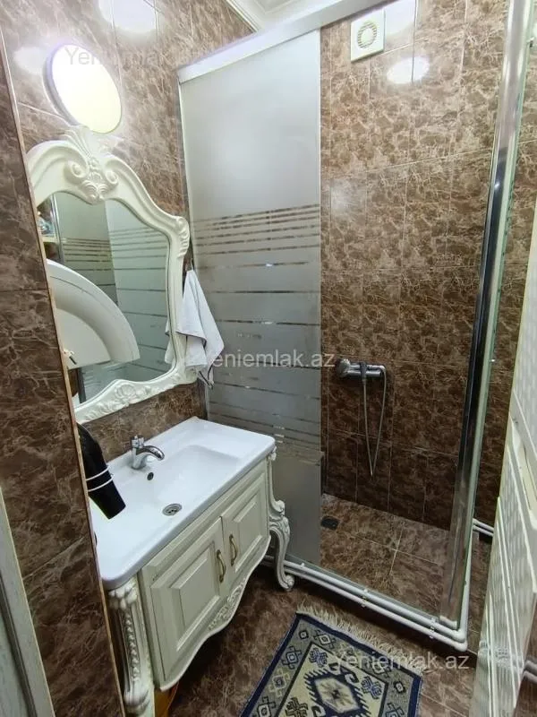 Satılır 2 otaqlı köhnə tikili 56 m²