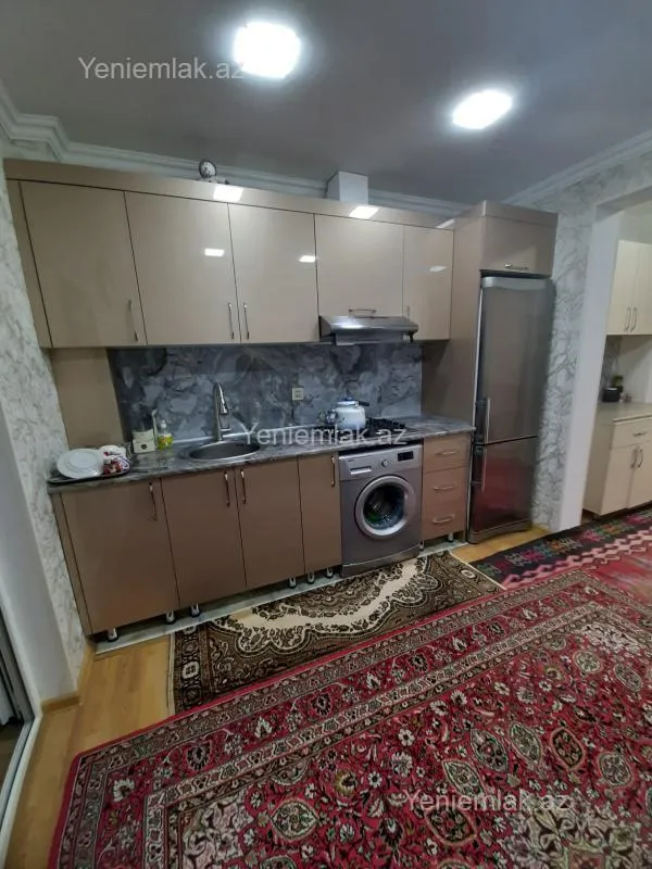 Satılır 4 otaqlı köhnə tikili 100 m²