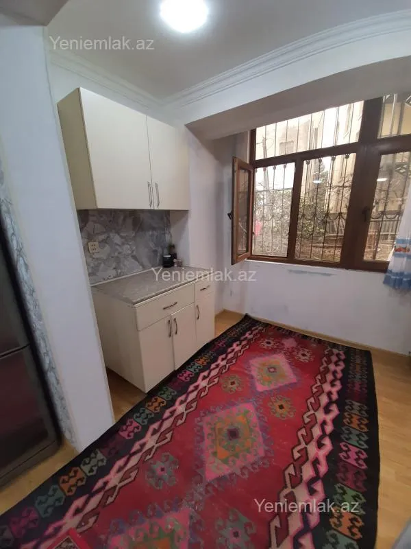 Satılır 4 otaqlı köhnə tikili 100 m²