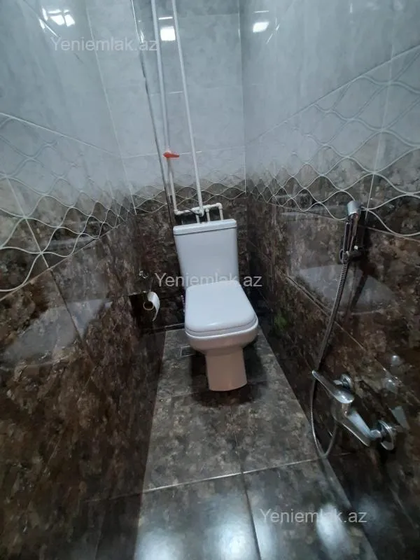 Satılır 4 otaqlı köhnə tikili 100 m²