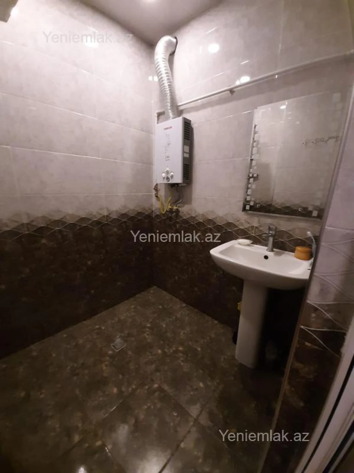 Satılır 4 otaqlı köhnə tikili 100 m²