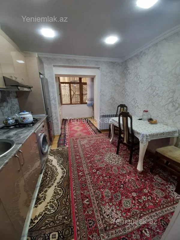 Satılır 4 otaqlı köhnə tikili 100 m²