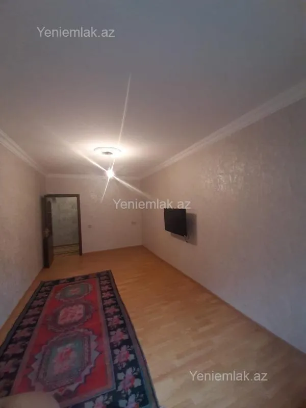 Satılır 4 otaqlı köhnə tikili 100 m²