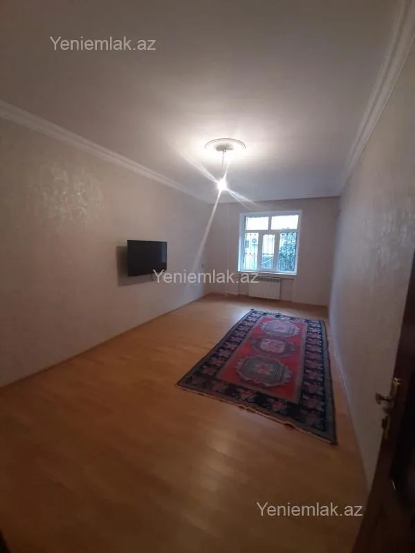 Satılır 4 otaqlı köhnə tikili 100 m²
