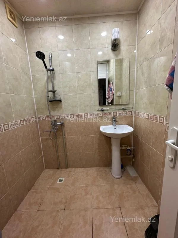 Satılır 3 otaqlı köhnə tikili 80 m²