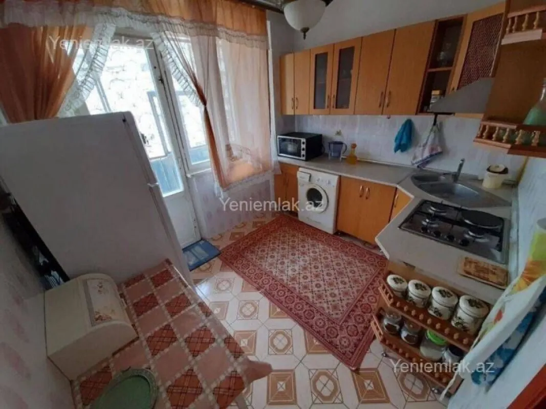 Satılır 4 otaqlı köhnə tikili 100 m²