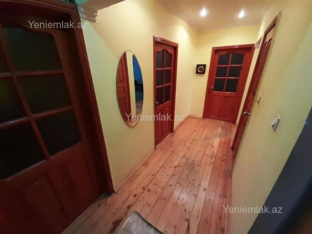 Satılır 4 otaqlı köhnə tikili 100 m²