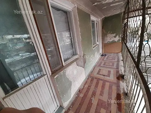 Satılır 4 otaqlı köhnə tikili 100 m²