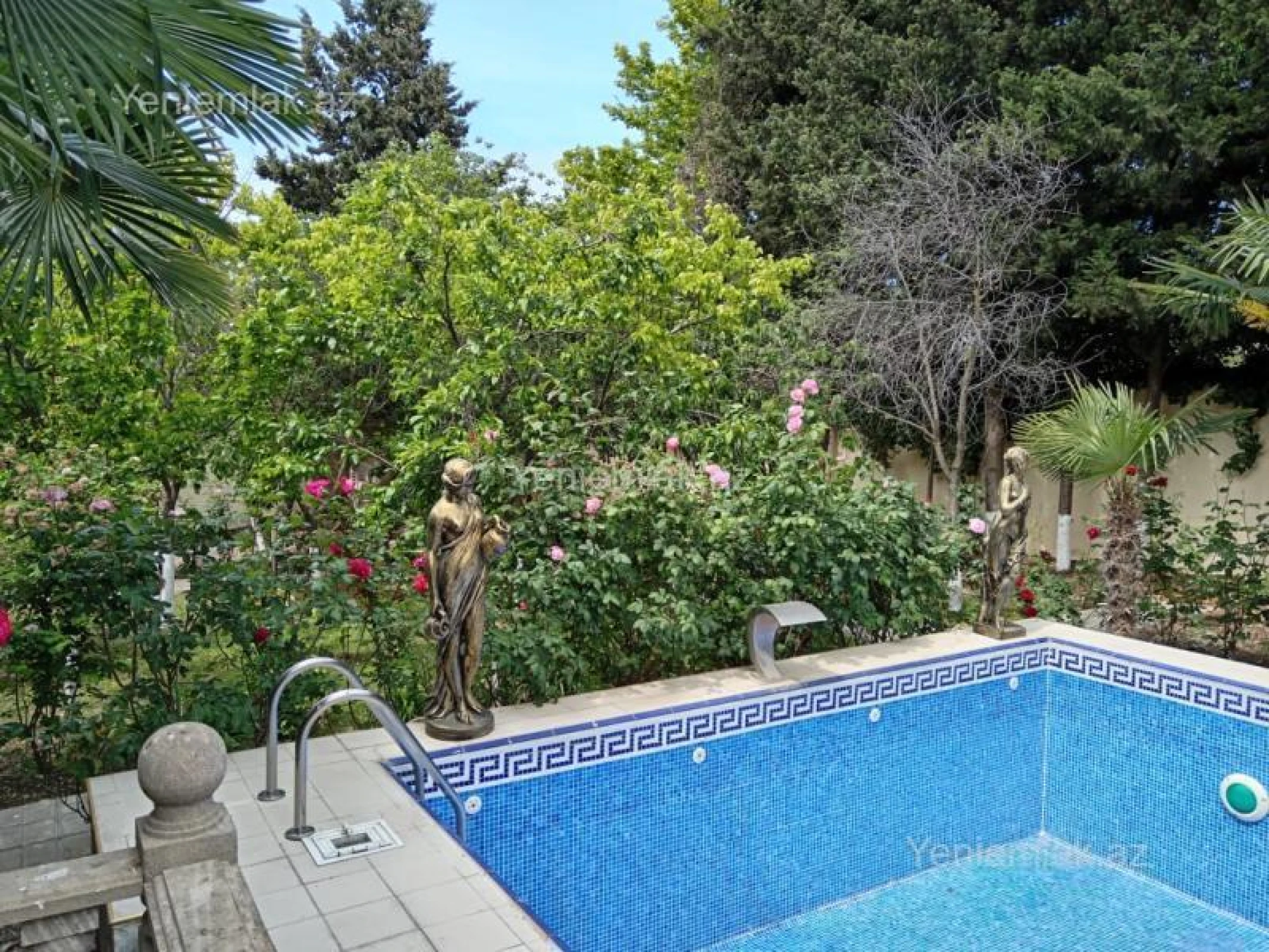 Satılır 6 otaqlı həyət evi 350 m²