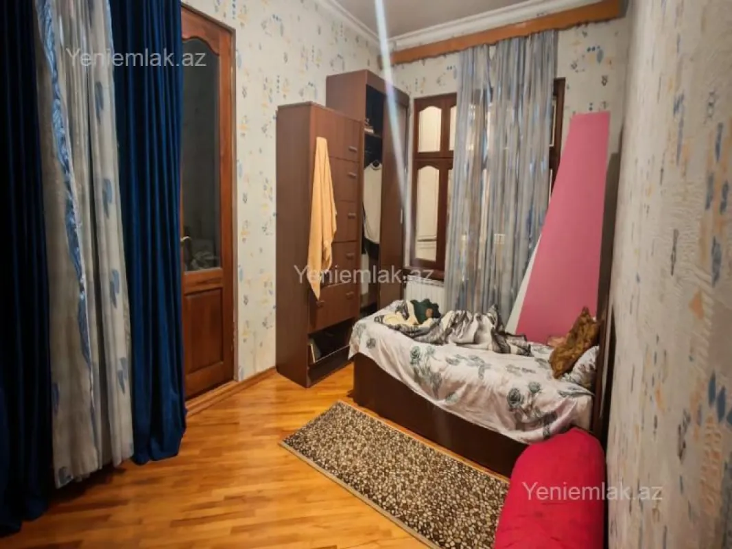 Satılır 3 otaqlı köhnə tikili 80 m²