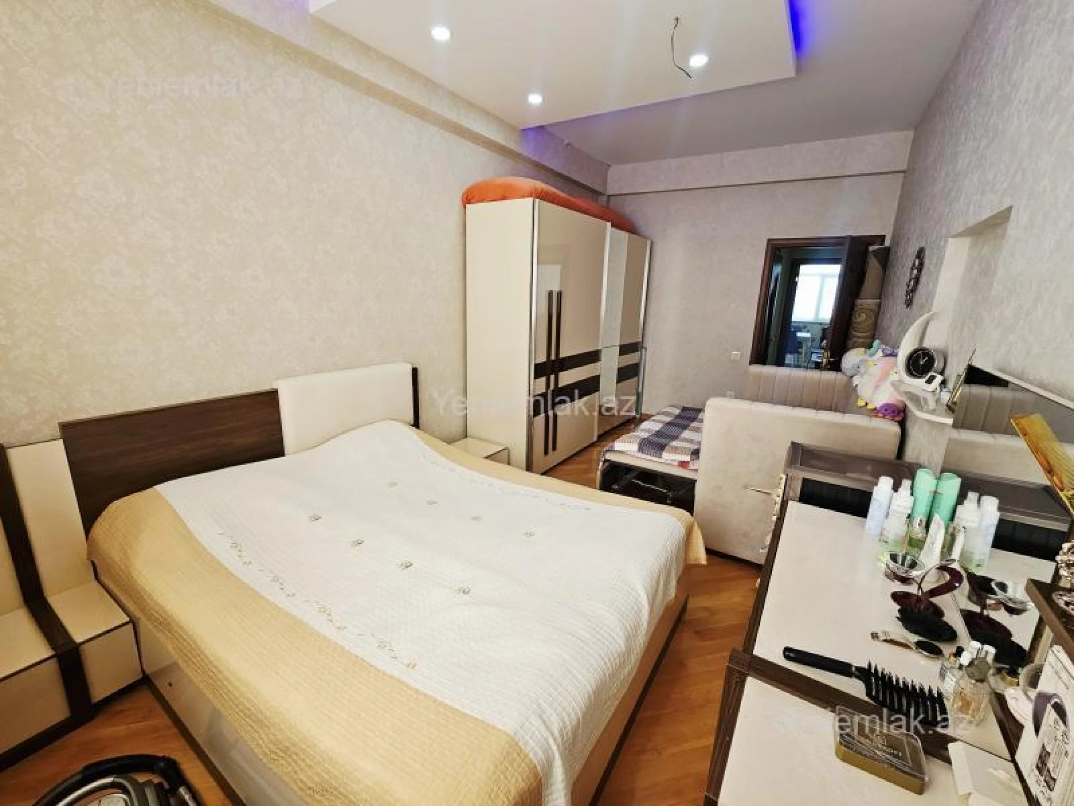 Satılır 2 otaqlı yeni tikili 70 m²