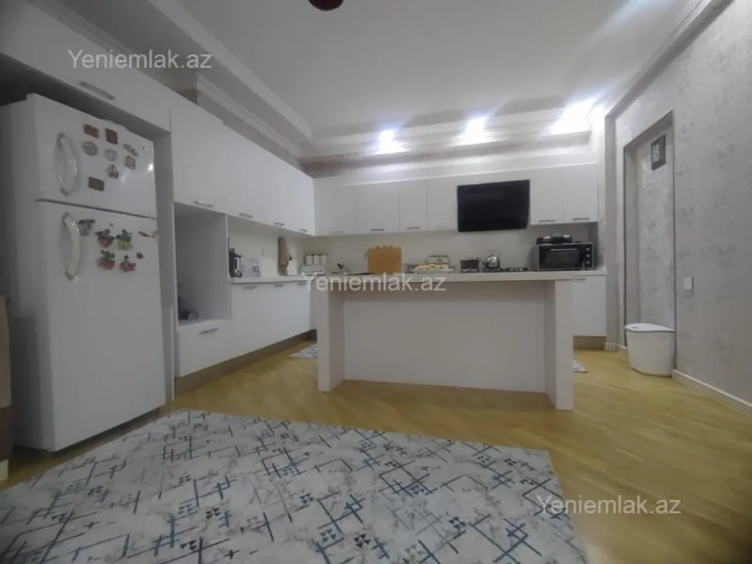 Satılır 4 otaqlı yeni tikili 220 m²