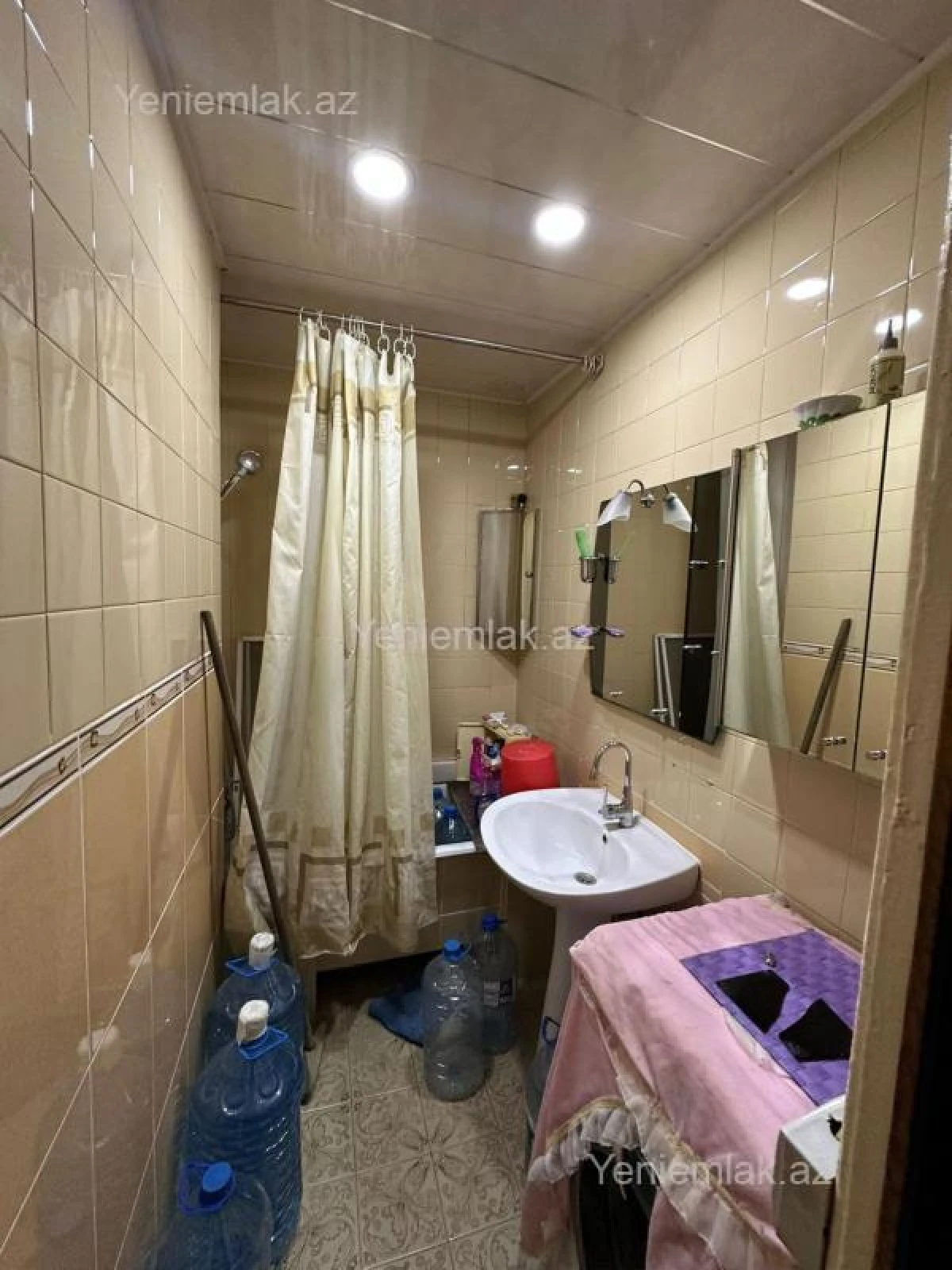 Satılır 2 otaqlı köhnə tikili 65 m²