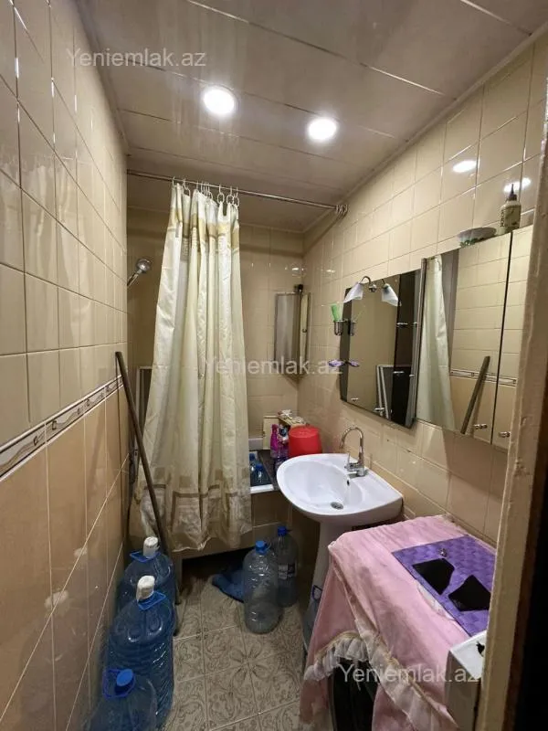 Satılır 2 otaqlı köhnə tikili 65 m²
