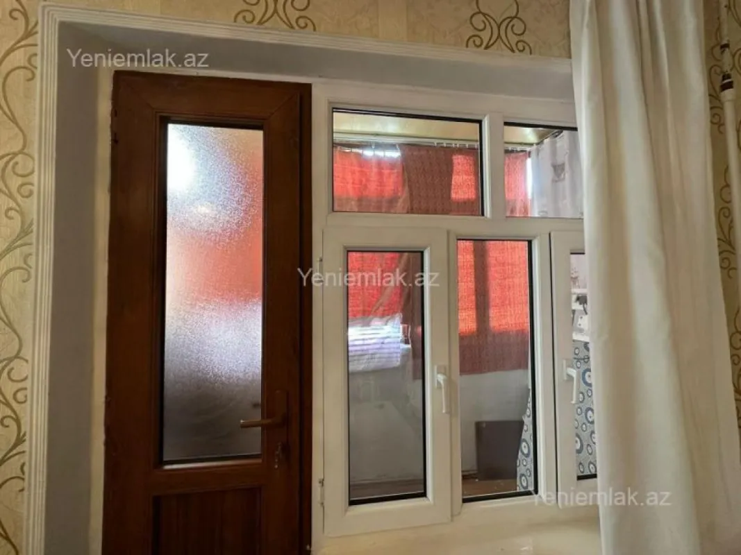 Satılır 2 otaqlı köhnə tikili 65 m²