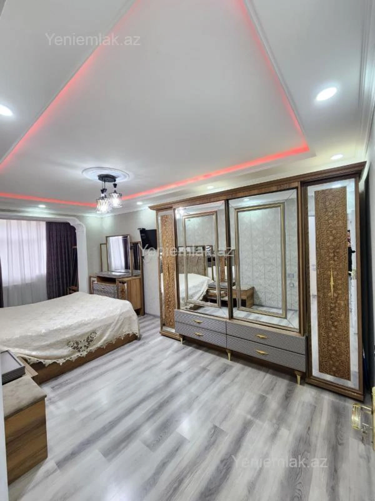 Satılır 5 otaqlı köhnə tikili 110 m²