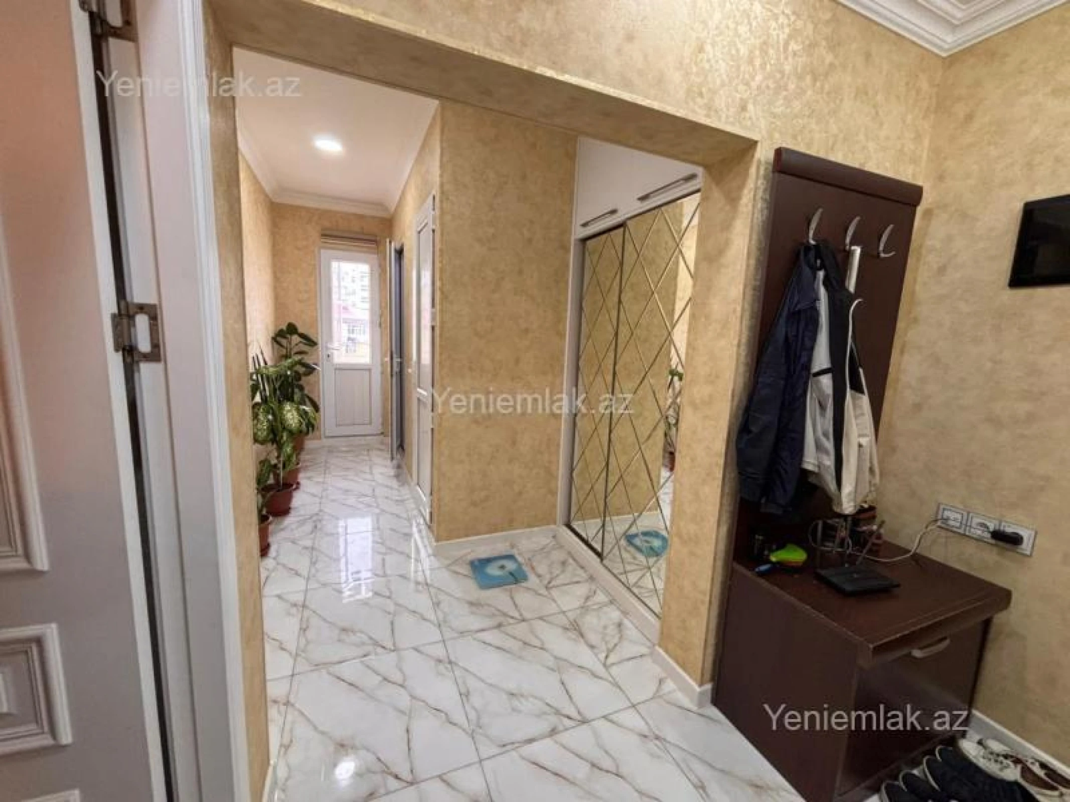 Satılır 4 otaqlı köhnə tikili 95 m²