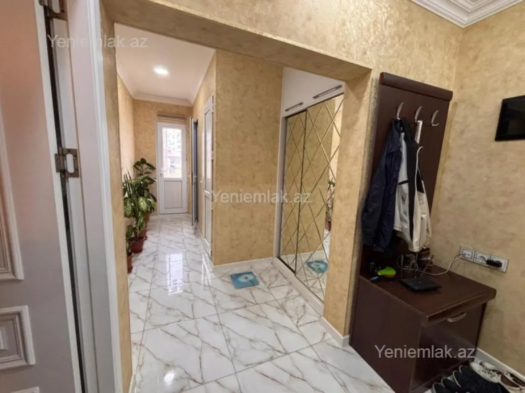 Satılır 4 otaqlı köhnə tikili 95 m²